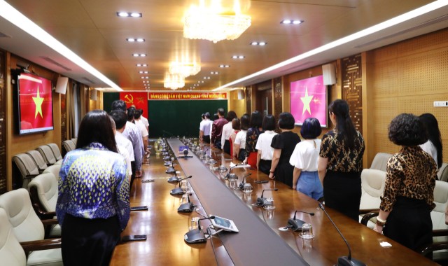 Văn phòng Đoàn ĐBQH và HĐND Thành phố: Chào cờ và sinh hoạt chính trị đầu tháng 5